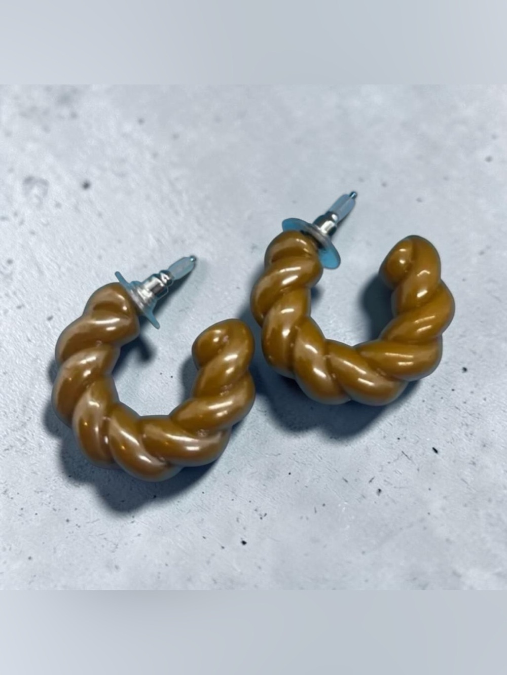 Plunder Twisted Hoop Earrings in Caramel